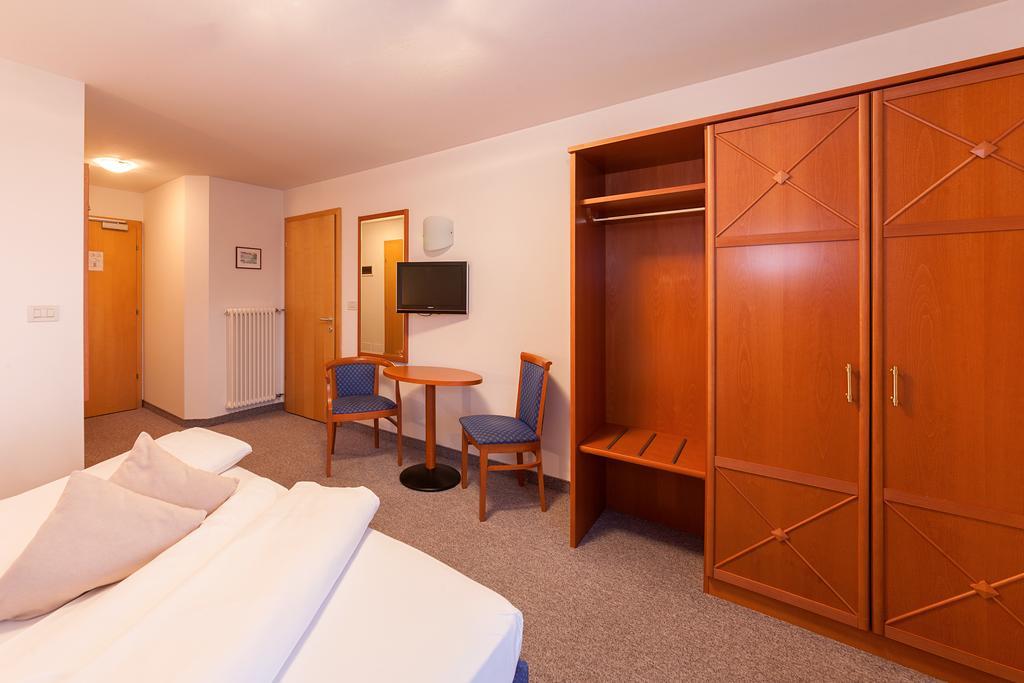 Hotel Tannerhof Schenna Buitenkant foto
