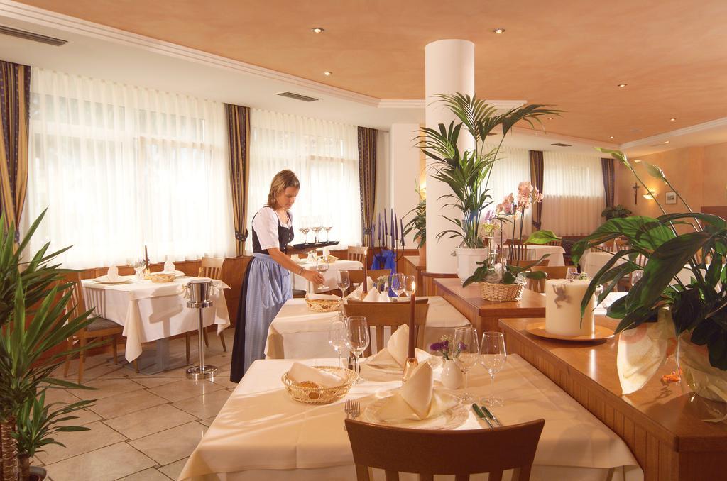 Hotel Tannerhof Schenna Buitenkant foto