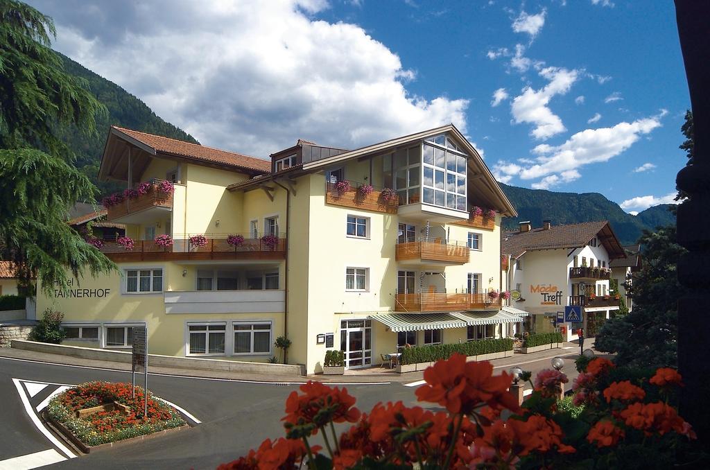 Hotel Tannerhof Schenna Buitenkant foto