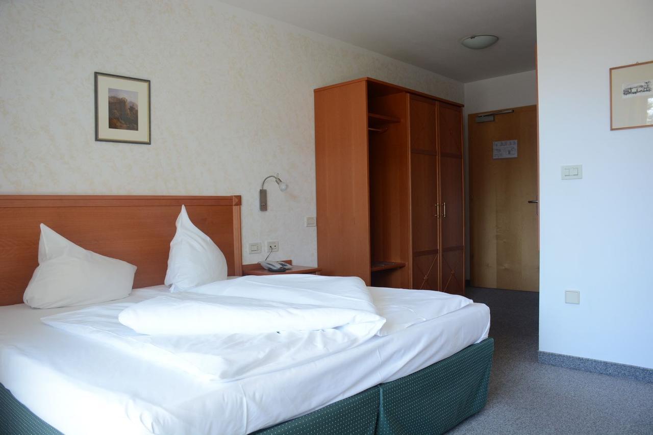 Hotel Tannerhof Schenna Buitenkant foto